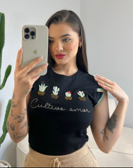 T-Shirt com Estampa de Cactos Preta