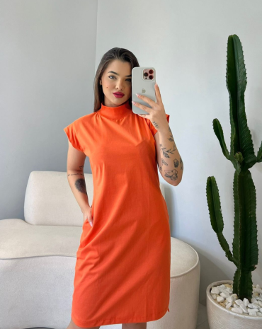 vestido-curto-basico-gola-alta-com-bolsos-atacado-rua-44-goiania 
