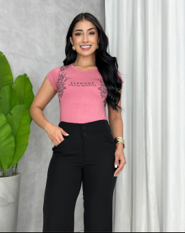 Camiseta Feminina com Estampa Rosa