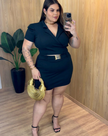 conjunto-plus-size-preto-cropped-manga-princesa-e-saia-atacado-rua-44-goiania 