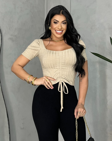 cropped-manga-princesa-com-decote-quadrado-atacado-rua-44-goiania 