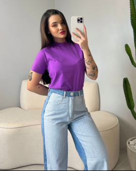 T-Shirt Feminina Básica Gola Alta