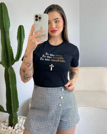 t-shirt-feminina-premium-moda-evangelica-preta-atacado-rua-44-goiania 