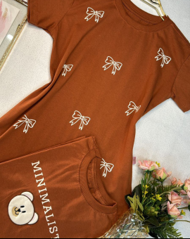 T-Shirt Mininalista Feminina de Algodão