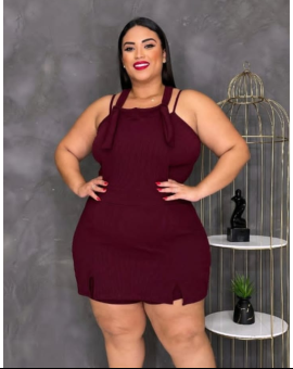 Vestido Plus Size Curto de Alcinha Liso