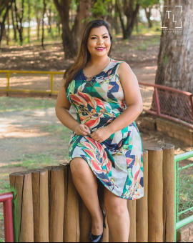 Vestido Plus Size de Alcinha Estampa Tropical