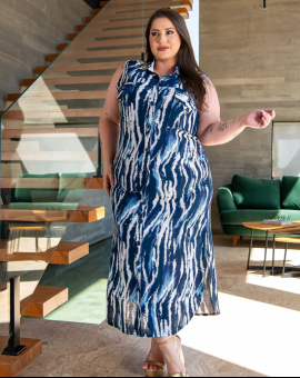 Vestido Plus Size Midi Estampado com Botão na Frente