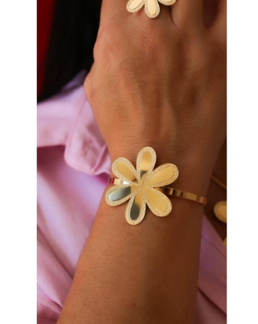 bracelete-de-flor-e-aro-dourado-atacado-rua-44-goiania 