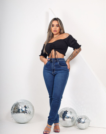 calca-jeans-skinny-feminina-lavagem-escura-atacado-rua-44-goiania 