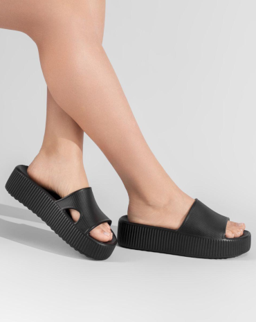 chinelo-nuvem-plataforma-preto-confortavel-atacado-rua-44-goiania 
