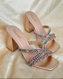 Tamanco Feminino de Salto com Pedrarias