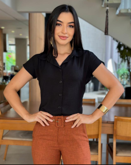 Blusa Preta com Botões Confortável