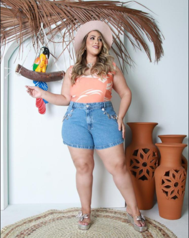 short-plus-size-jeans-cintura-alta-sky-clean-atacado-rua-44-goiania 