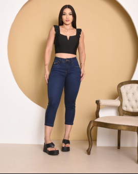 Calça Capri Jeans Lavagem Escura Cintura Alta