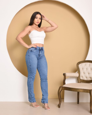 calca-jeans-sky-clean-feminina-corte-reto-atacado-rua-44-goiania 