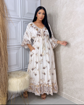 Vestido em Laise Branco com Detalhe Dourado