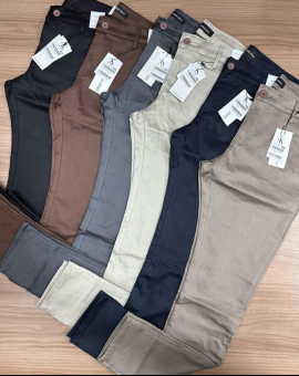 Calça Masculina com Corte Reto