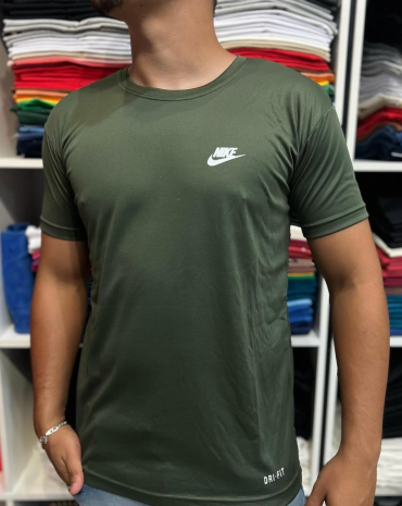 camiseta-basica-nike-verde-militar-atacado-rua-44-goiania 