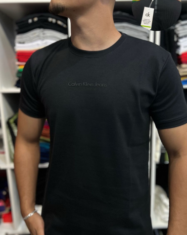 camiseta-calvin-klein-preta-masculina-atacado-rua-44-goiania 