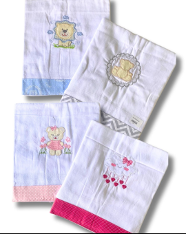 Toalha Frauda com Bordado de Personagens