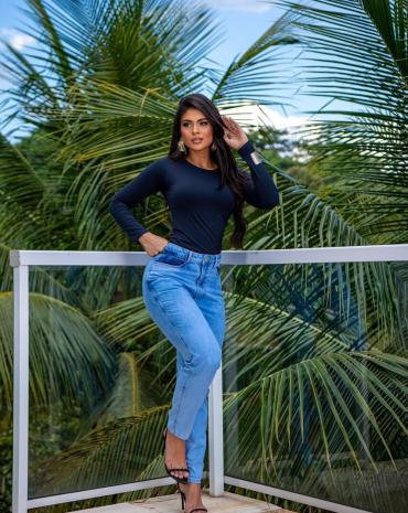 calca-mom-jeans-feminina-lavagem-clara-atacado-rua-44-goiania 