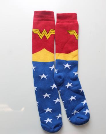 meia-adulto-feminina-mulher-maravilha-atacado-rua-44-goiania 