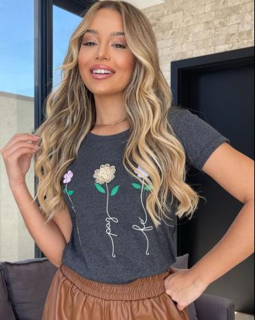 t-shirt-feminina-premium-estampa-floral-atacado-rua-44-goiania 