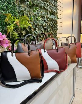 Bolsa de Mão com Alça Regulável