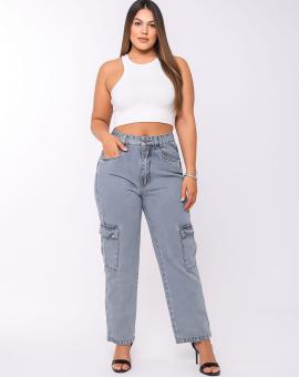 Calça Jeans Mom com Bolso Cargo