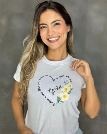 t-shirt-feminina-com-frase-de-gratidao-atacado-rua-44-goiania 