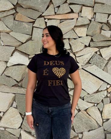 t-shirt-feminina-crista-estampada-atacado-rua-44-goiania 