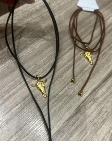 colar-chocker-pingente-cranio-de-boi 