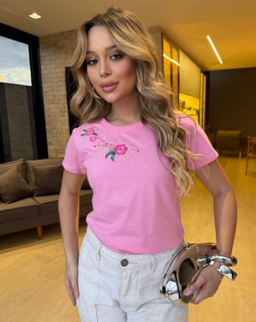 t-shirt-de-luxo-rosa-bordada-atacado-rua-44-goiania 