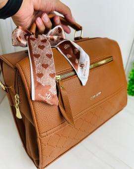 Bolsa de Mão Marrom com Lenço Decorativo