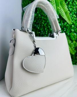 Bolsa Média Feminina Chaveiro Coração