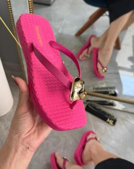 Chinelo Nuvem Rosa com Detalhe Dourado