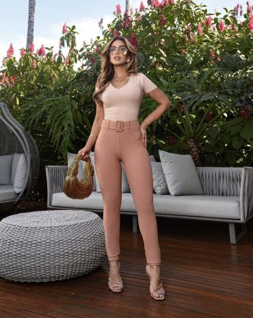 calca-skinny-com-cinto-de-poliamida-atacado-rua-44-goiania 