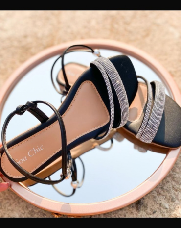 rasteirinha-preta-feminina-com-strass-atacado-rua-44-goiania 