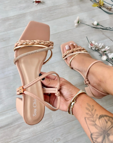 sandalia-salto-medio-com-regulagem-atacado-rua-44-goiania 