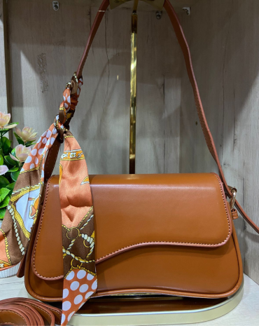 bolsa-couro-feminina-pequena-estilosa-atacado-rua-44-goiania 