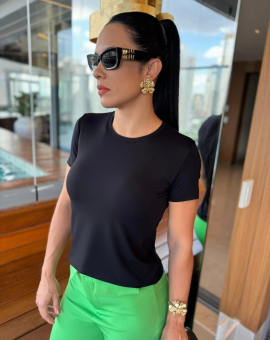 T-shirt Básica Feminina Preta Lisa