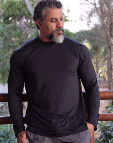 camiseta-protecao-uv-50-masculina-preta-atacado-rua-44-goiania 
