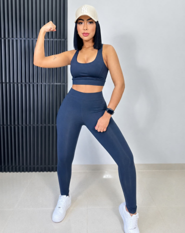 conjunto-fitness-feminino-de-poliamida-liso-atacado-rua-44-goiania 